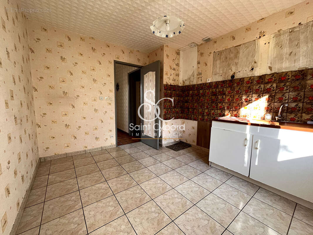 Maison à SAINT-YRIEIX-SUR-CHARENTE