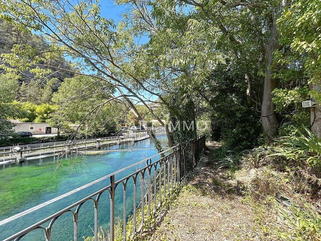 A vendre maison en bord de sorgue a fontaine de vaucluse - photo 15