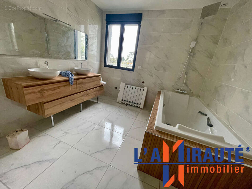 Maison à SARTROUVILLE