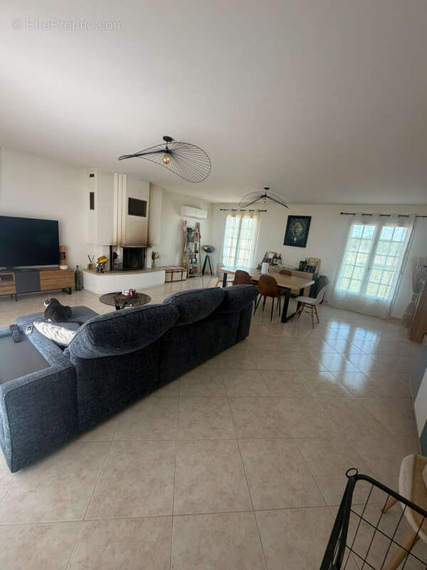 Saint-Sauveur – Élégante maison familiale de 151 m² sur un terrain de 1 600 m² - photo 11
