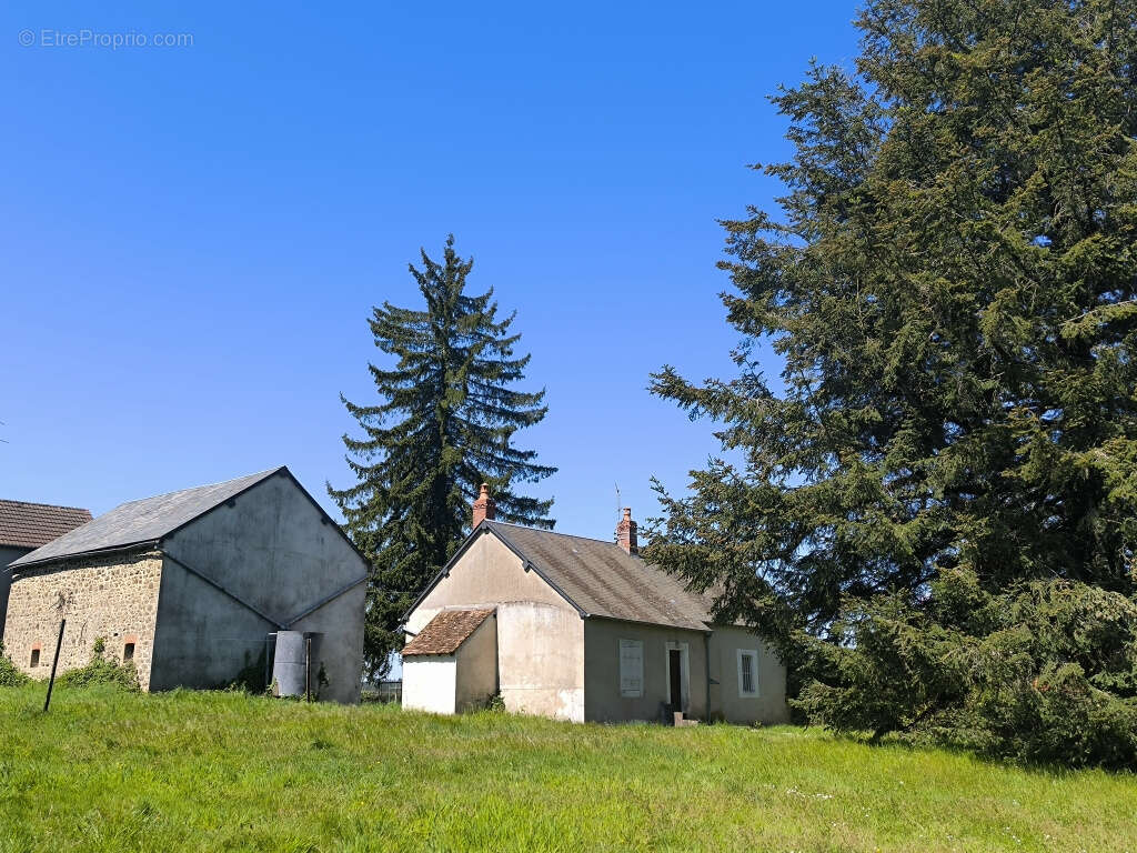 Maison à MONTREUILLON