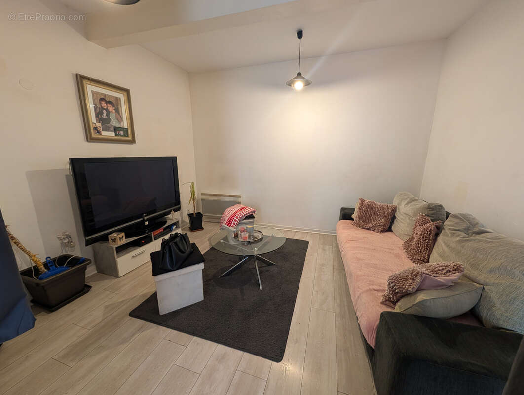 Maison à SAINT-LAURENT-DE-LA-SALANQUE