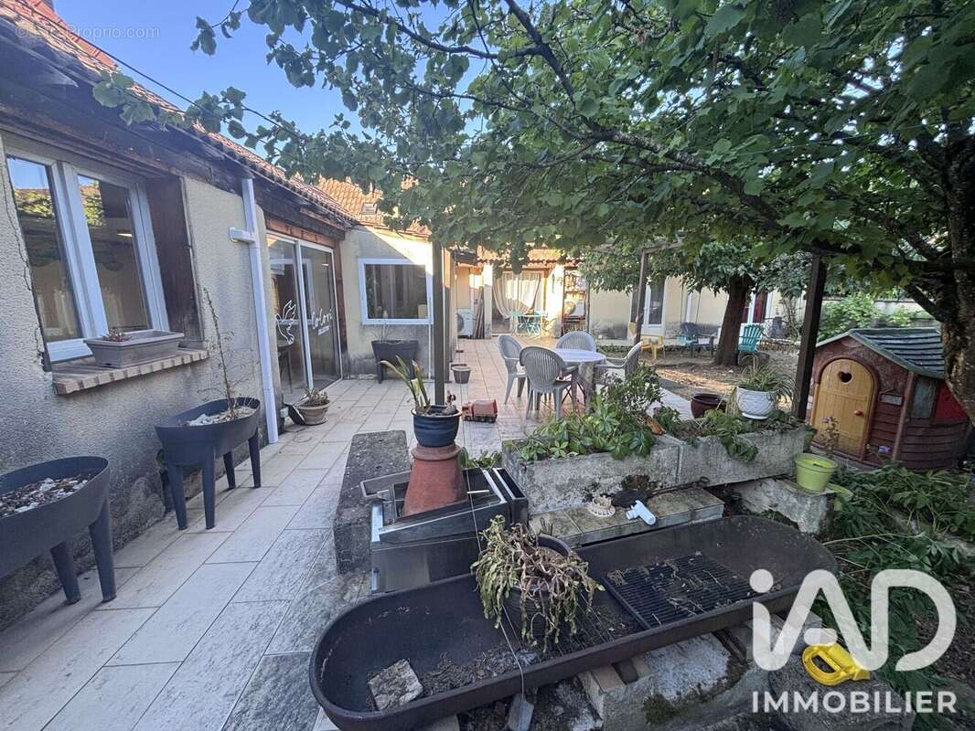 Maison 269 m² à Yzeure  - photo 3