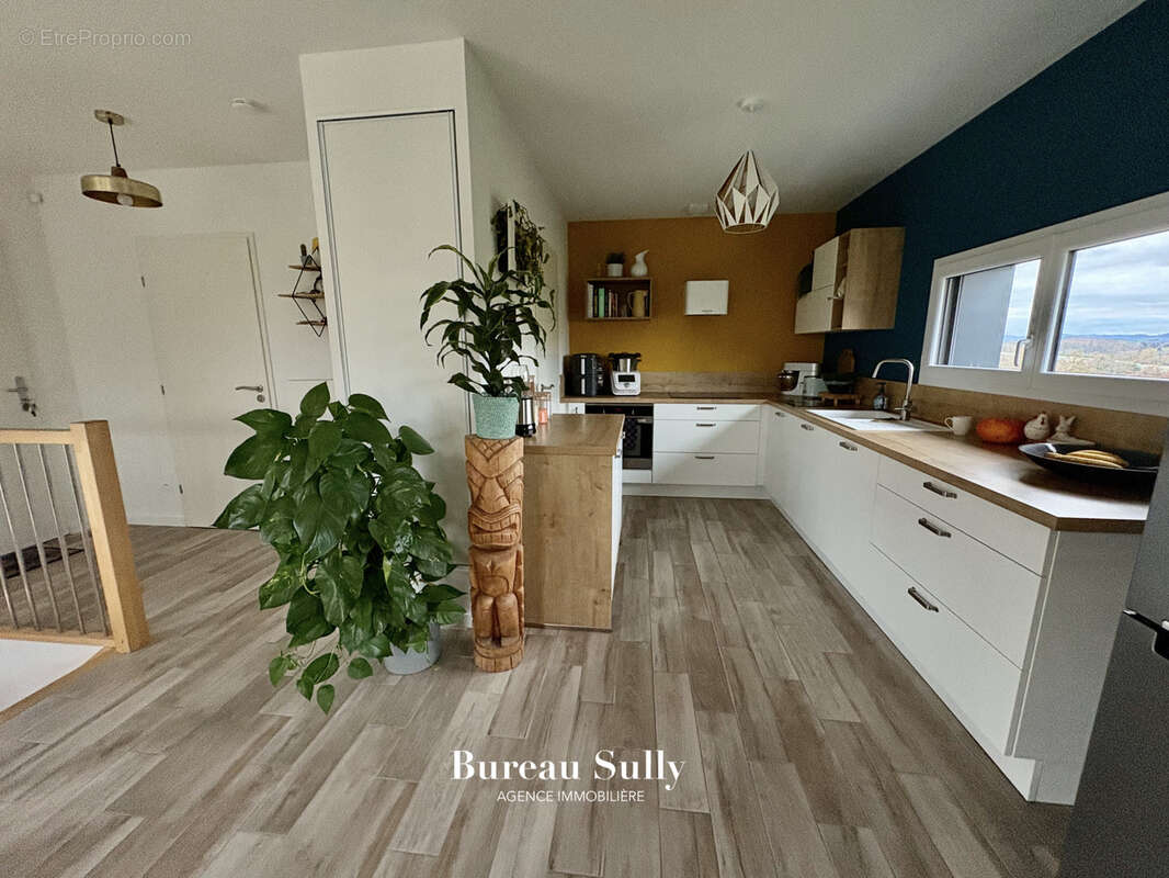 Maison à LA TOUR-DE-SALVAGNY