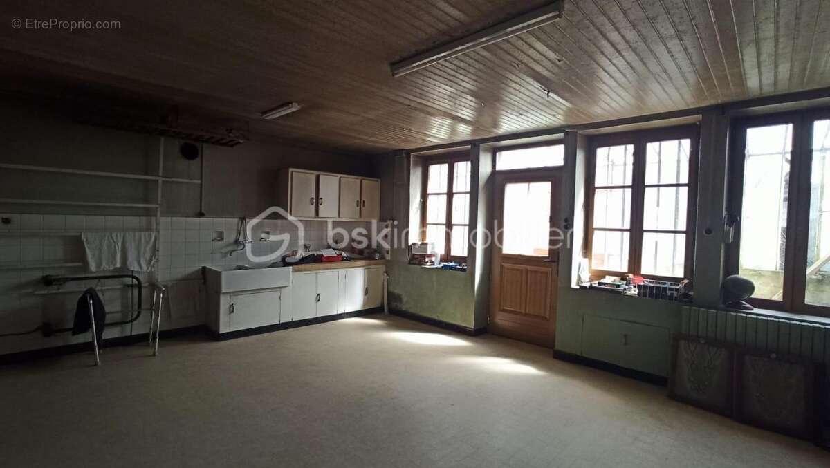 Maison à NEUVILLE-SUR-AIN