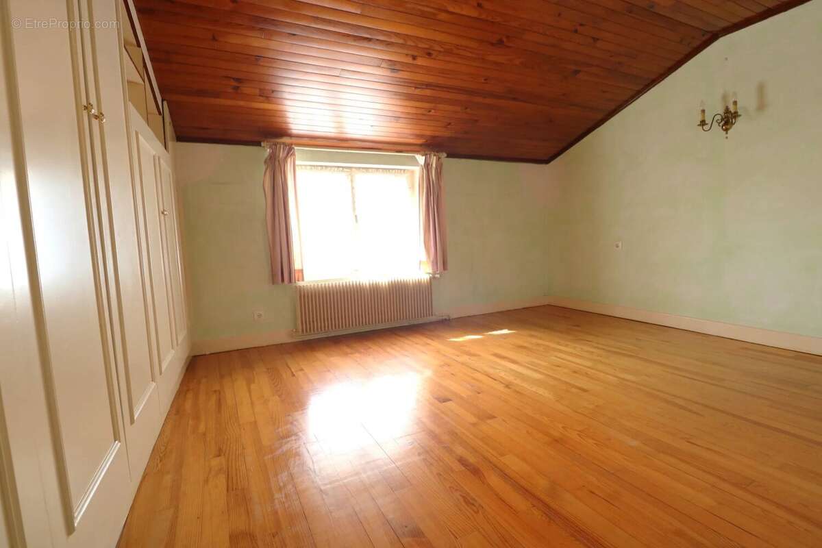 Maison à PIERRE-BENITE