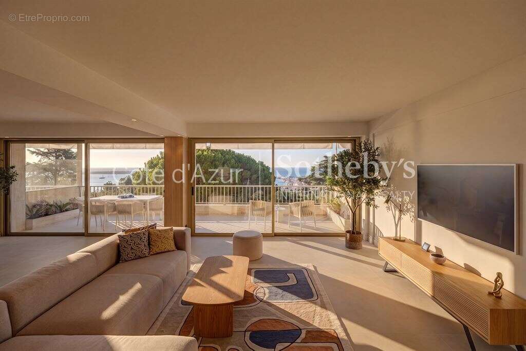 Cannes La Californie : Appartement rénové 122 m² avec vue mer et terrasse - photo 3