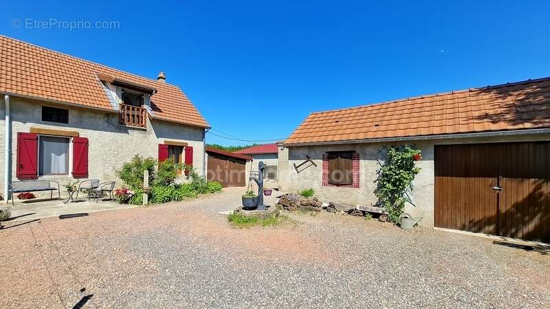 Maison à ESPINASSE-VOZELLE