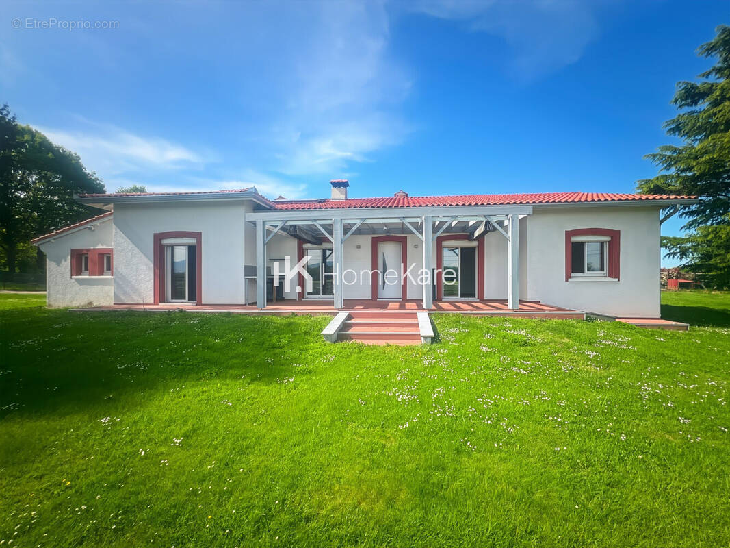 Maison à MONTREJEAU