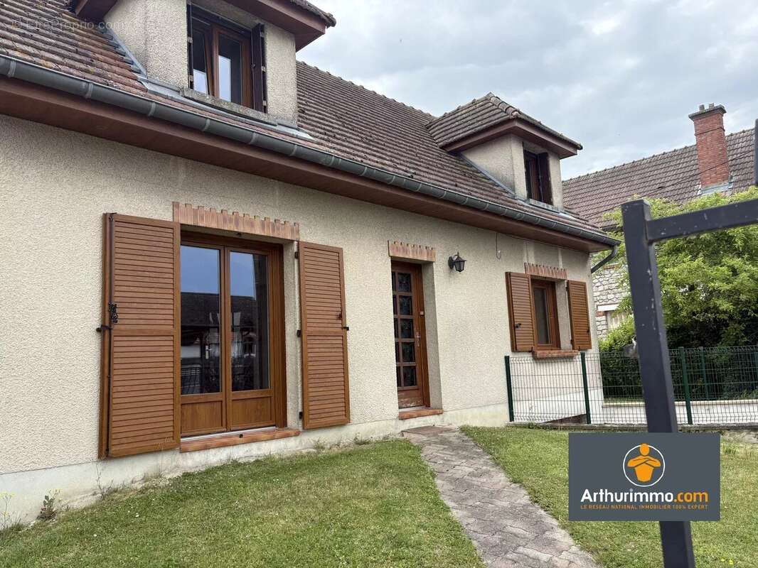 Maison à NEUFCHATEL-SUR-AISNE