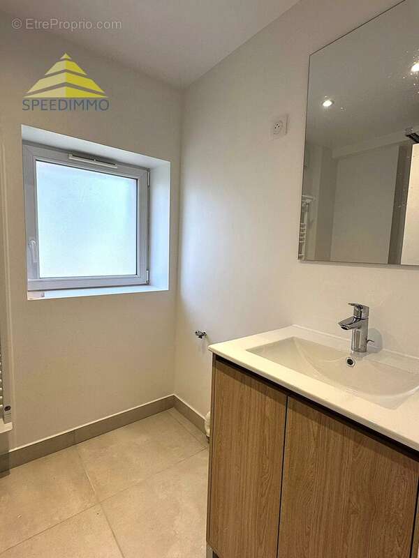 Appartement à MANDRES-LES-ROSES