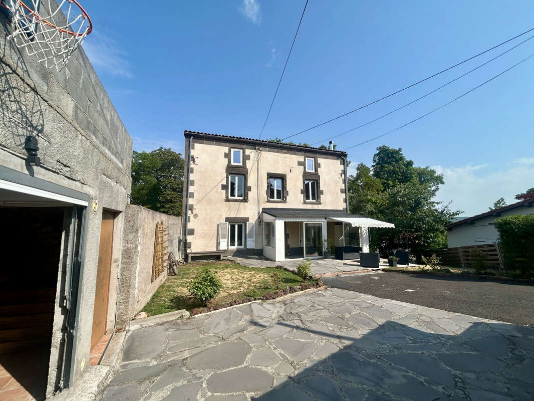 CHATEAUGAY - Maison de bourg Auvergnate de 101 m2, 3 chambres, garage, cave et parking double. - photo 29