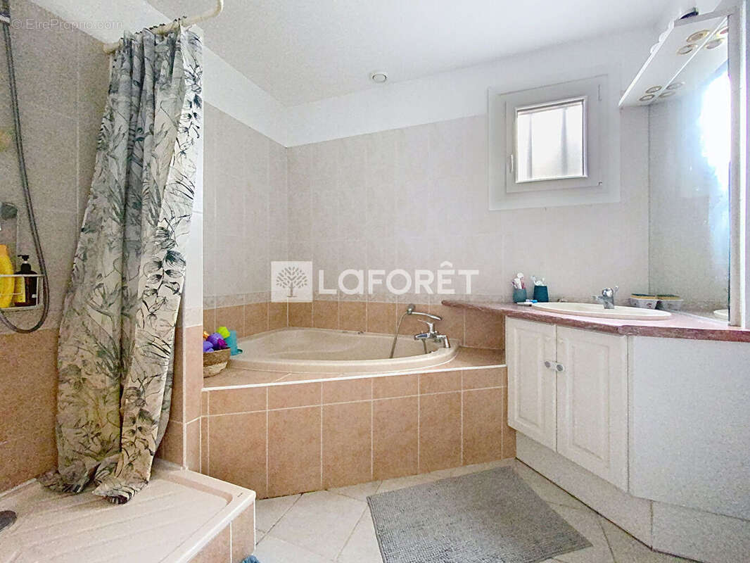 Maison à VERNEUIL-SUR-SEINE