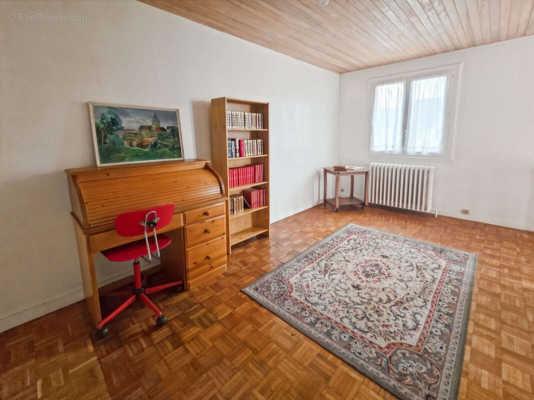 Maison à VERRIERES-LE-BUISSON