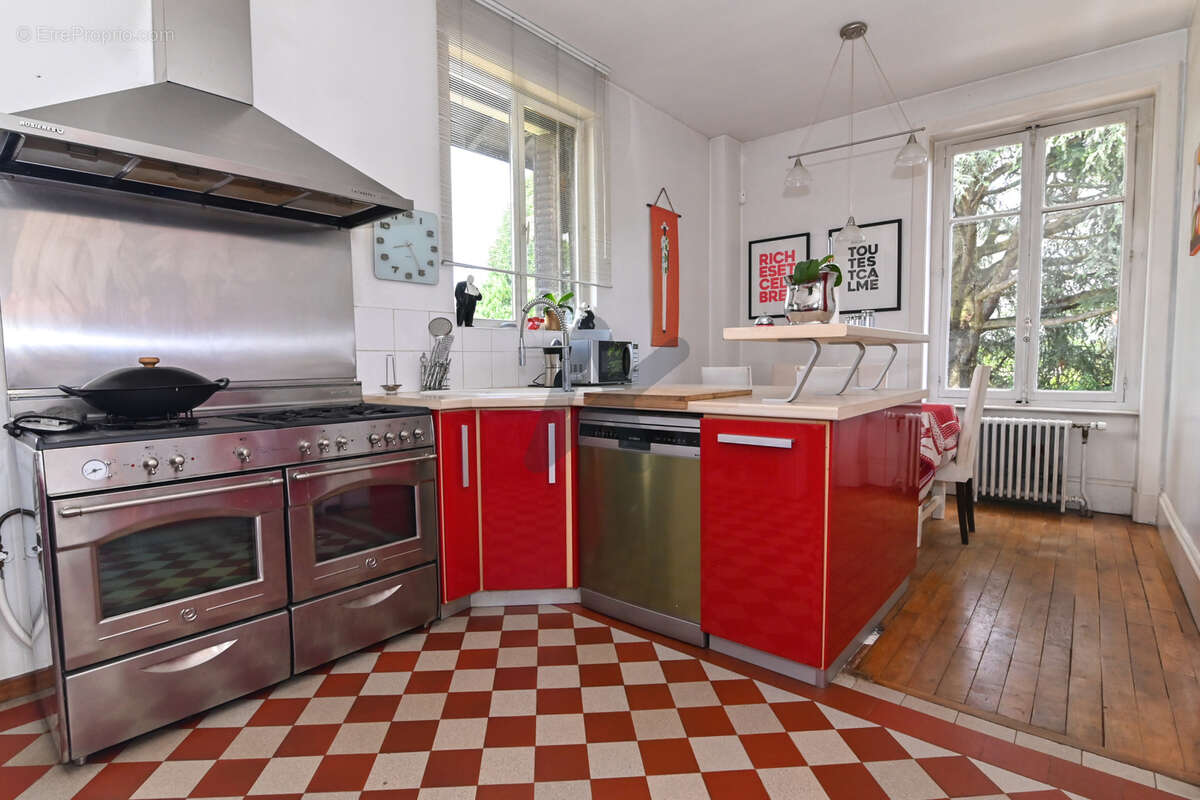 Maison à CHARBONNIERES-LES-BAINS