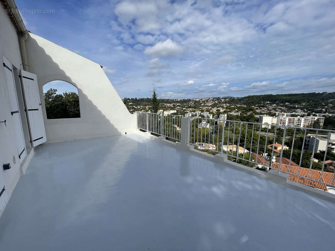 Appartement à MARSEILLE-12E