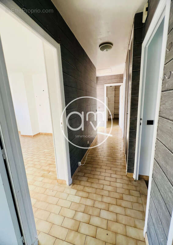 Appartement à LA LONDE-LES-MAURES