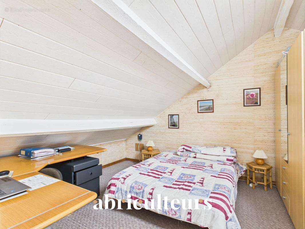 Maison avec grand terrain et dans le centre ville en vente à La Barre-de-Monts (85550) - photo 11