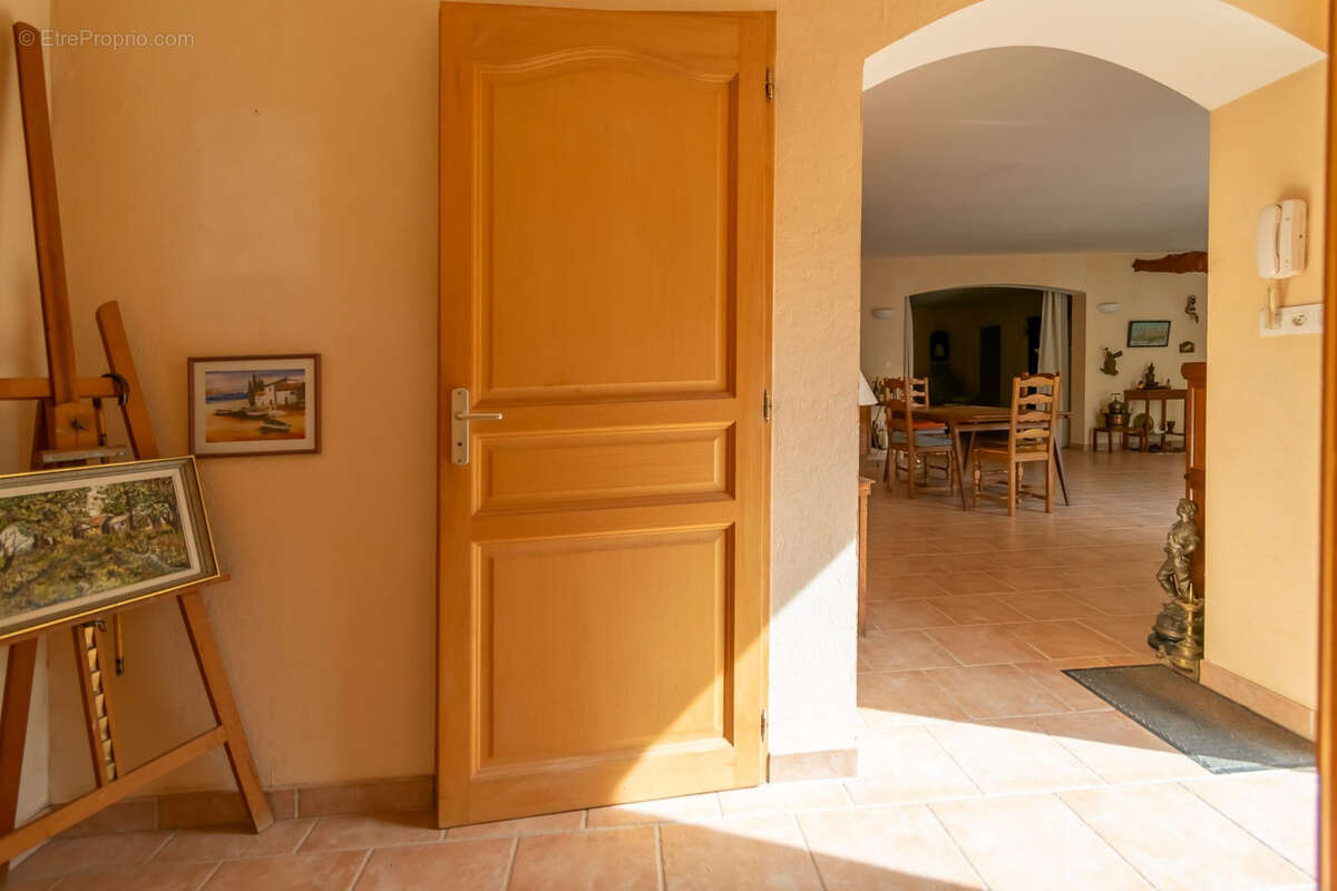 Maison de charme en Provence   172 m2 avec jardin de 2500 m2 - photo 4