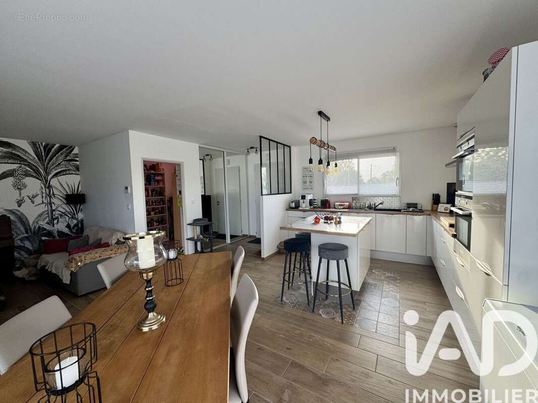 Maison 109 m² à Germignac  - photo 2