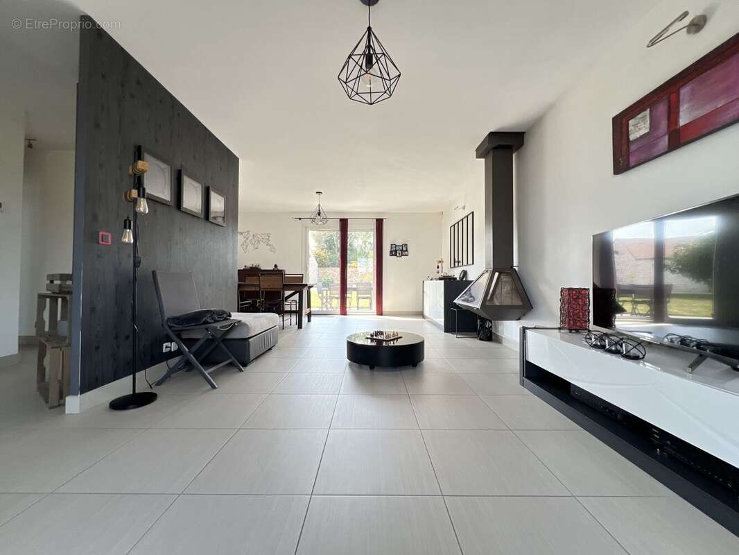 Maison à VERT-SAINT-DENIS