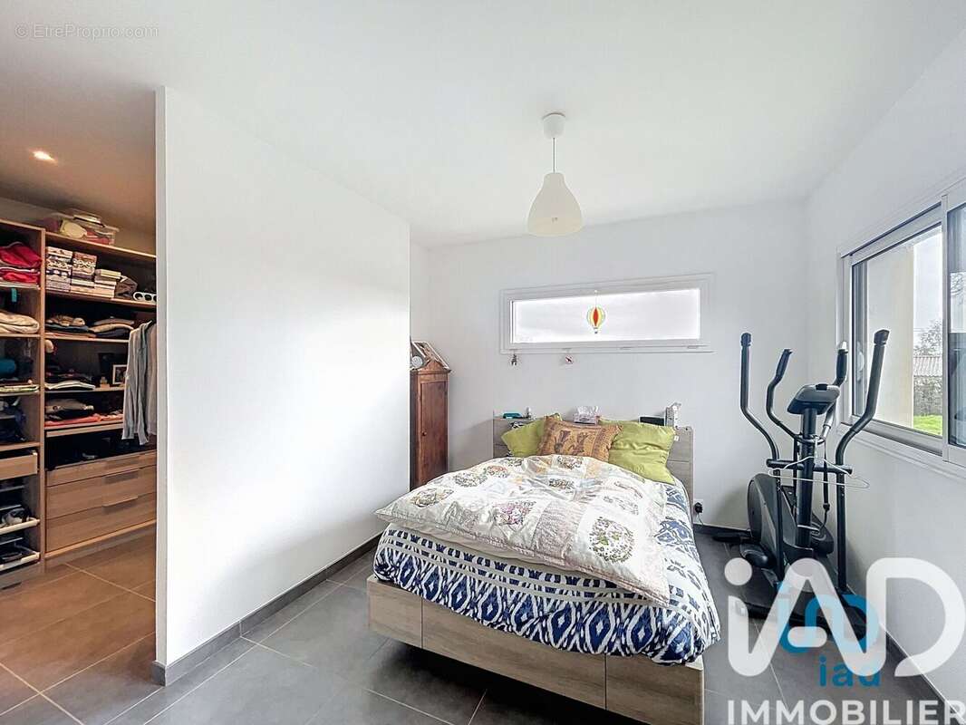 Maison 168 m² à La Chapelle-Baton  - photo 8