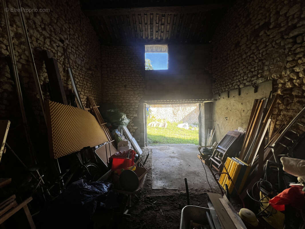 Parking à MIRAMBEAU