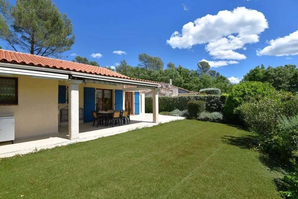 Maison à TOURRETTES
