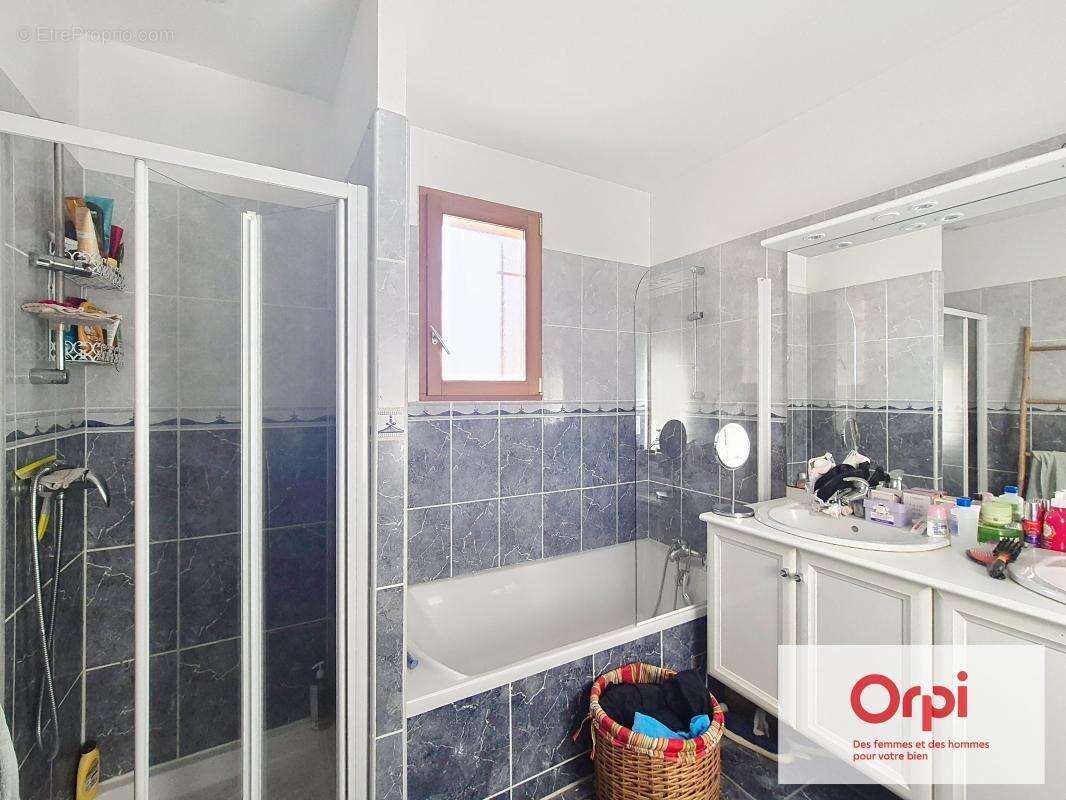 Maison à SAINT-GENIES