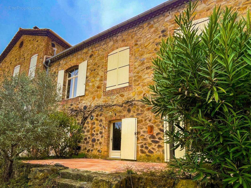 Maison à MEYRANNES