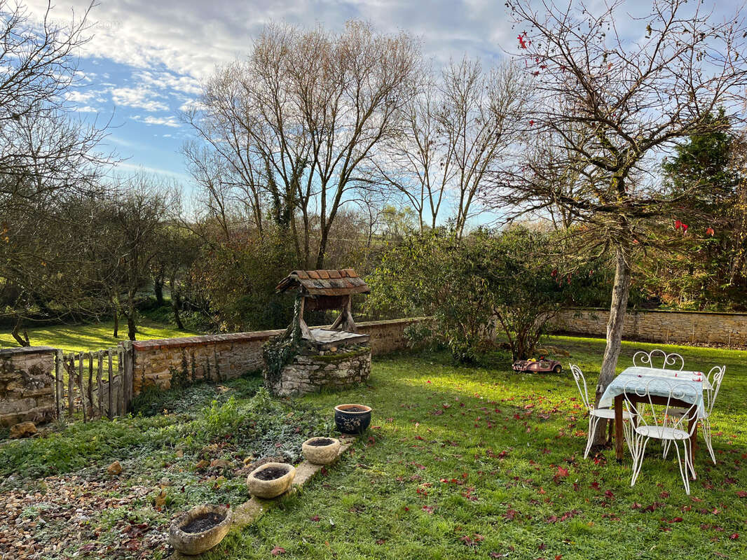 Maison à VICQ-EXEMPLET