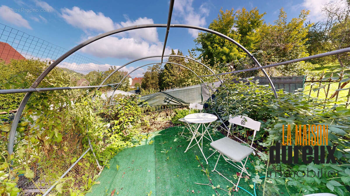 Maison à POUILLEY-LES-VIGNES