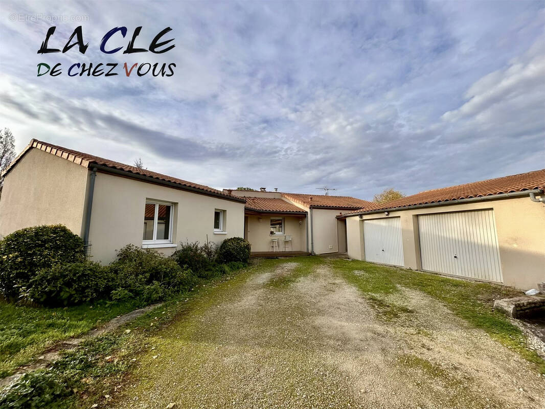 Maison à FRONTENAY-ROHAN-ROHAN