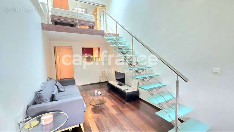 Appartement à PARIS-8E