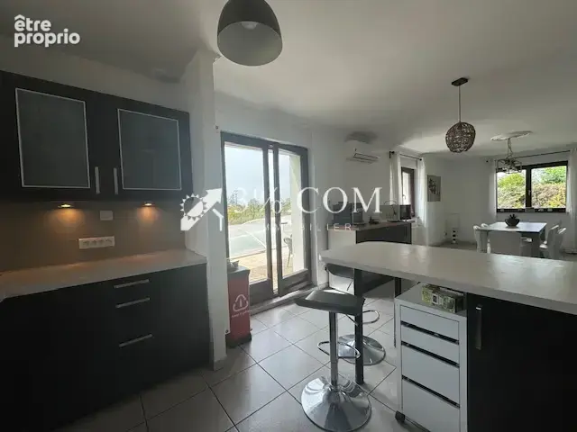 3%COM Belle maison avec 4 chambres- piscine et double garage - photo 7
