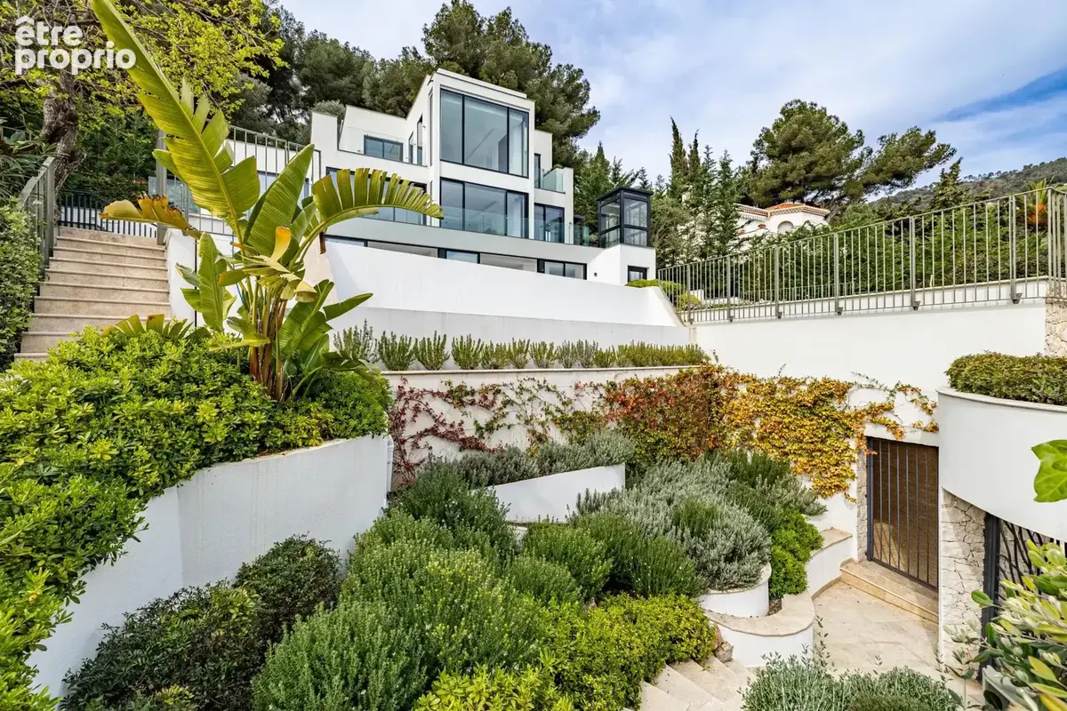 Roquebrune-Cap-Martin - Exceptionnelle villa 350m² 4 chambres, piscine, vue mer panoramique - photo 14