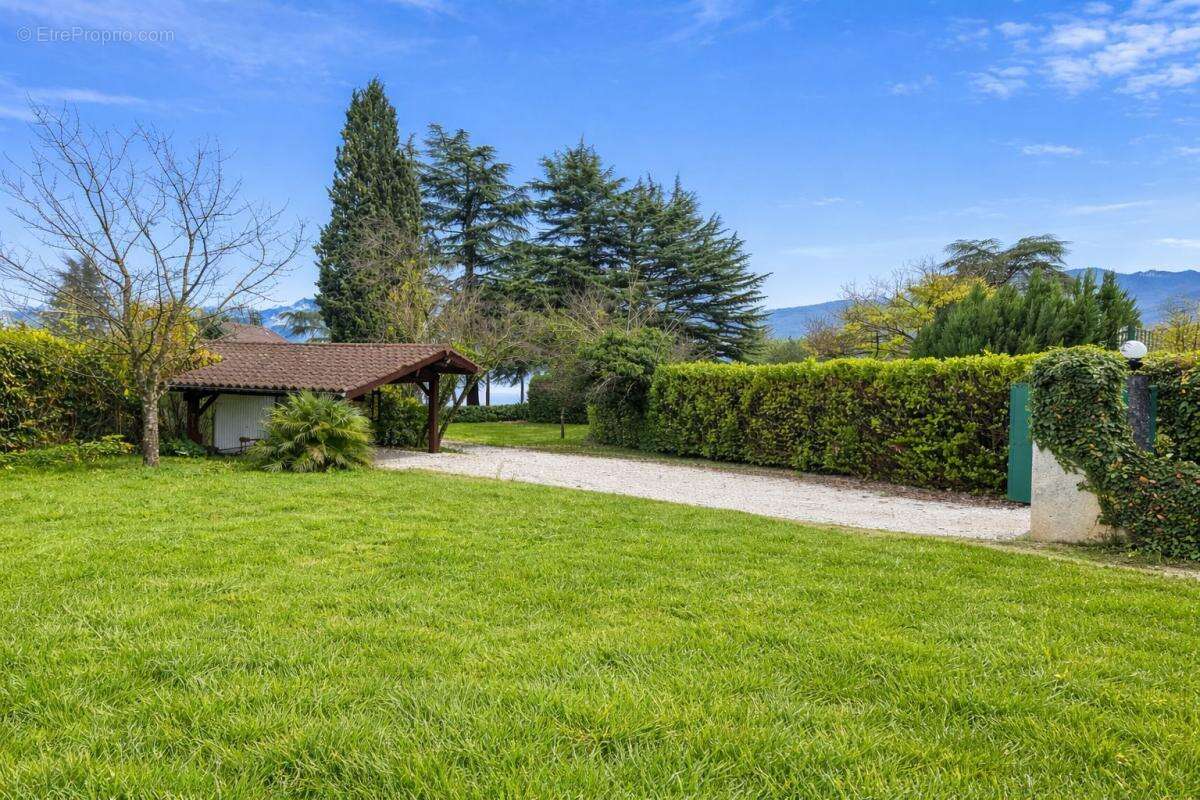 Terrain à AIX-LES-BAINS