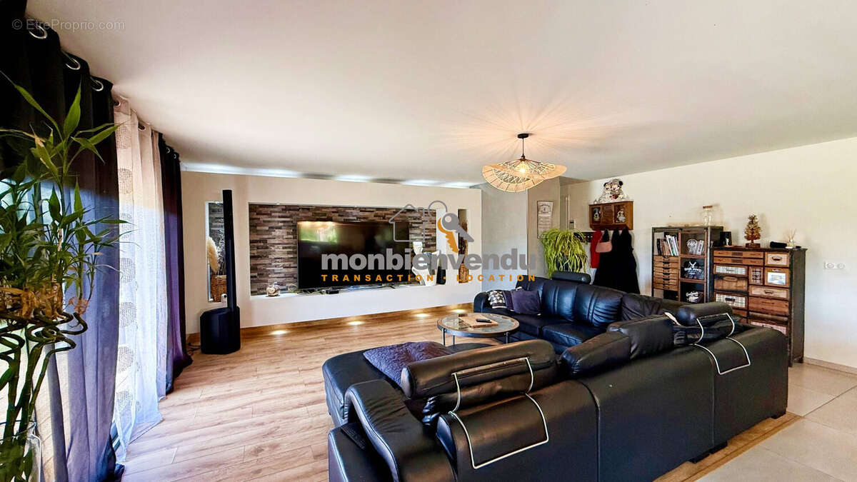 Maison à ARPAJON-SUR-CERE