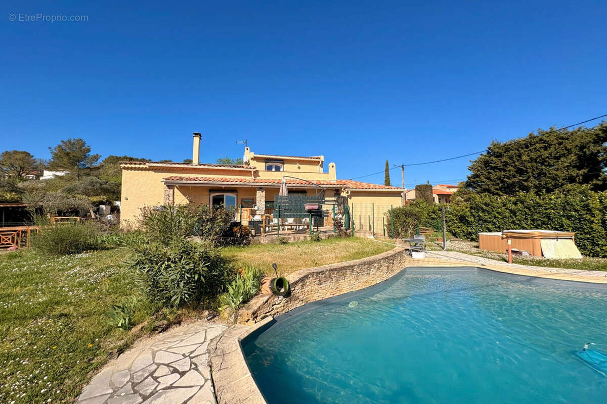 Maison à GREASQUE