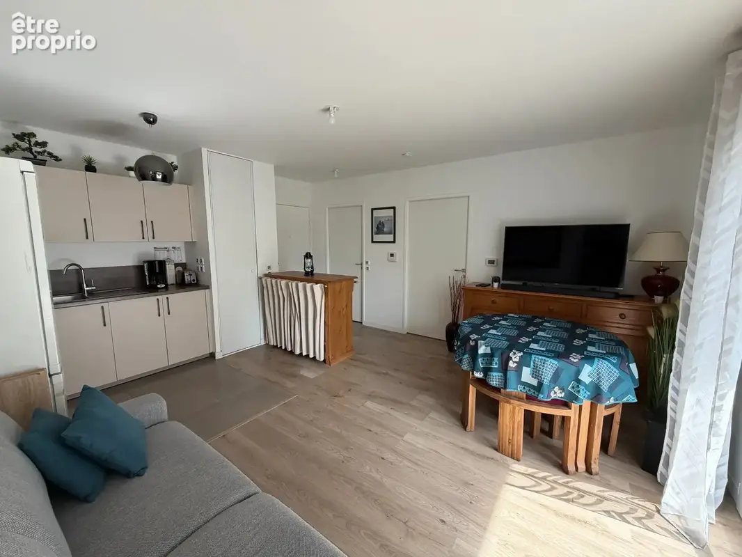 EXCLUSIVITÉ – Appartement récent, balcon, parking et gare à pied : un 2 pièces prêt à vivre ! - photo 5