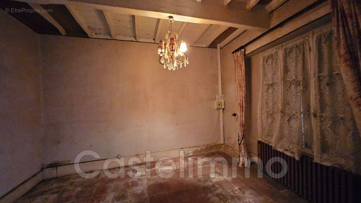 Maison à LARRAZET