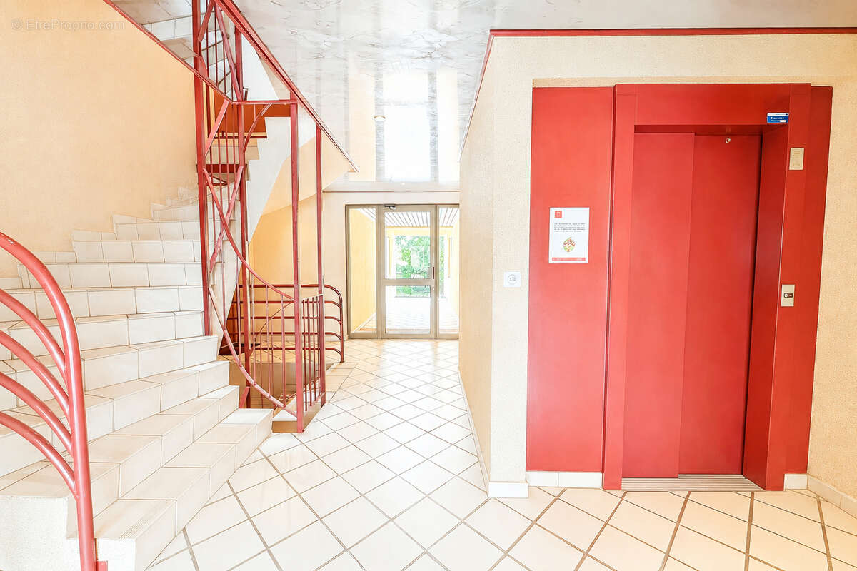 Studio avec place de parking et ascenseur - Proche centre ville - photo 9