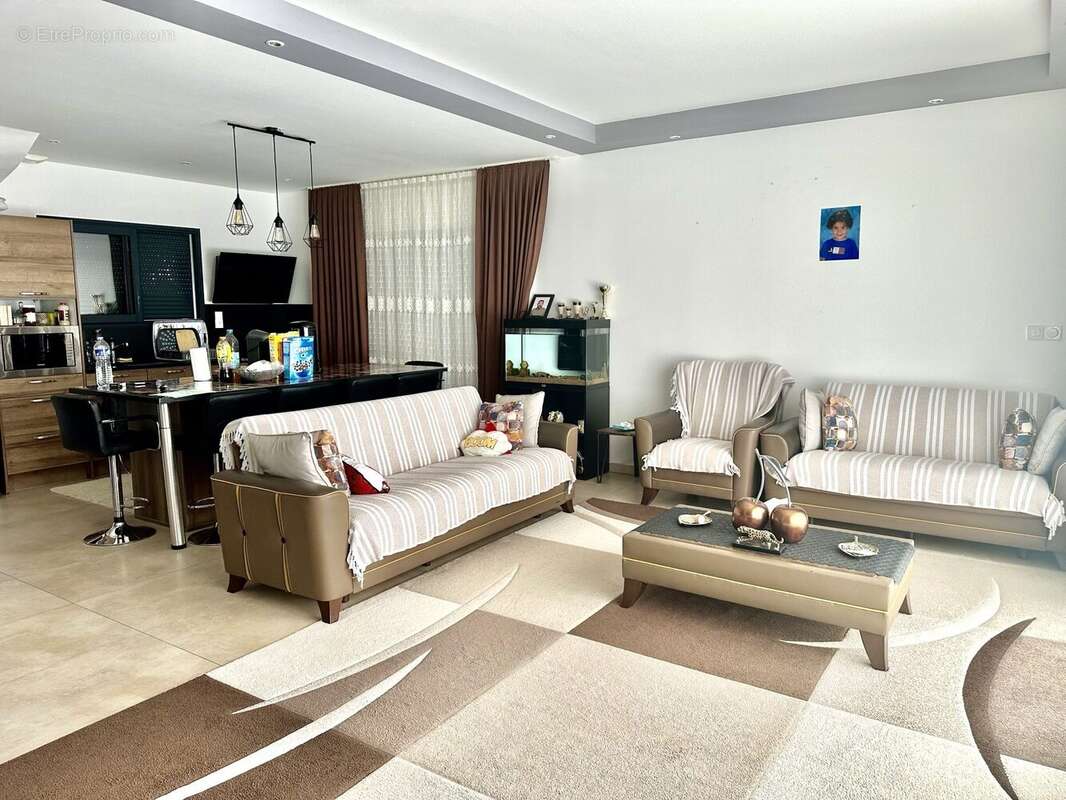 Maison à SAINTE-ANASTASIE-SUR-ISSOLE