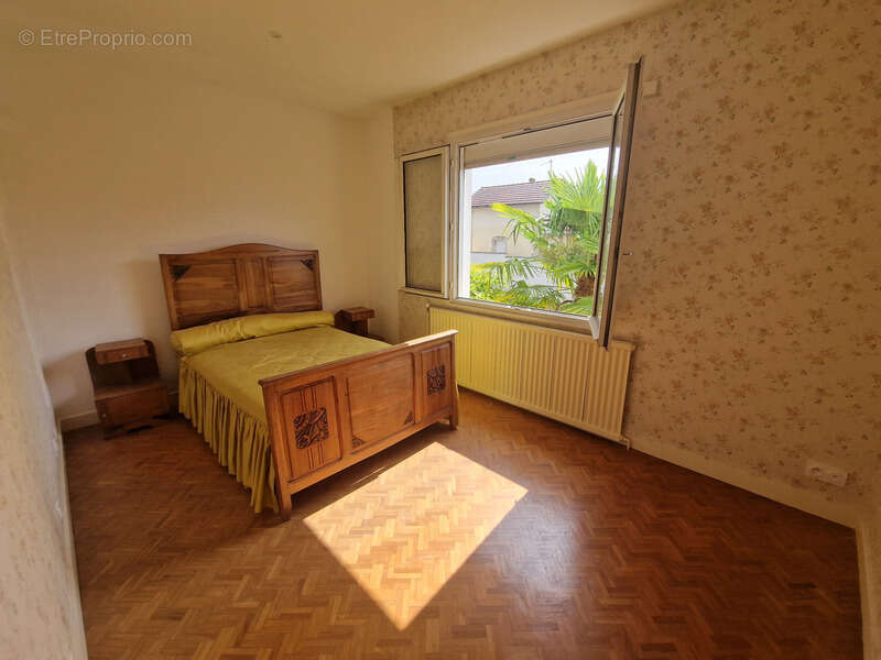 Dpt Charente Maritime (17), à vendre SAINT JEAN D'ANGELY maison P5 de 144 m² habitables avec garage - photo 2