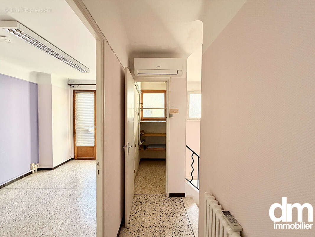 Immeuble Martigues - Maison de ville de 115 m²  avec local commercial de 35 m². - photo 5