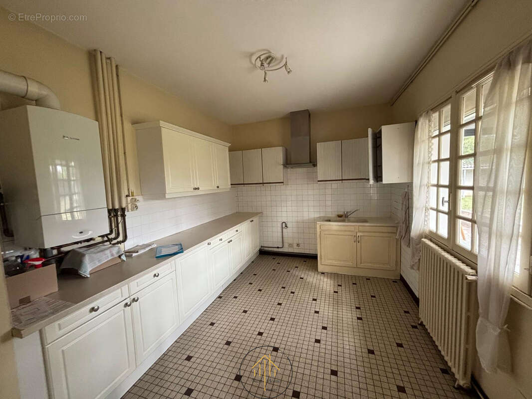 Maison de plain-pied - 140 m2 - 6 chambres - terrain clos - photo 4