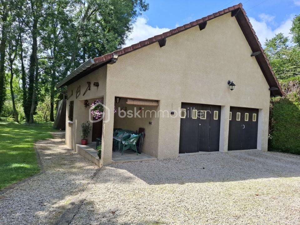 Maison avec annexes + grand parking idéal activité pro ou artisan - photo 13