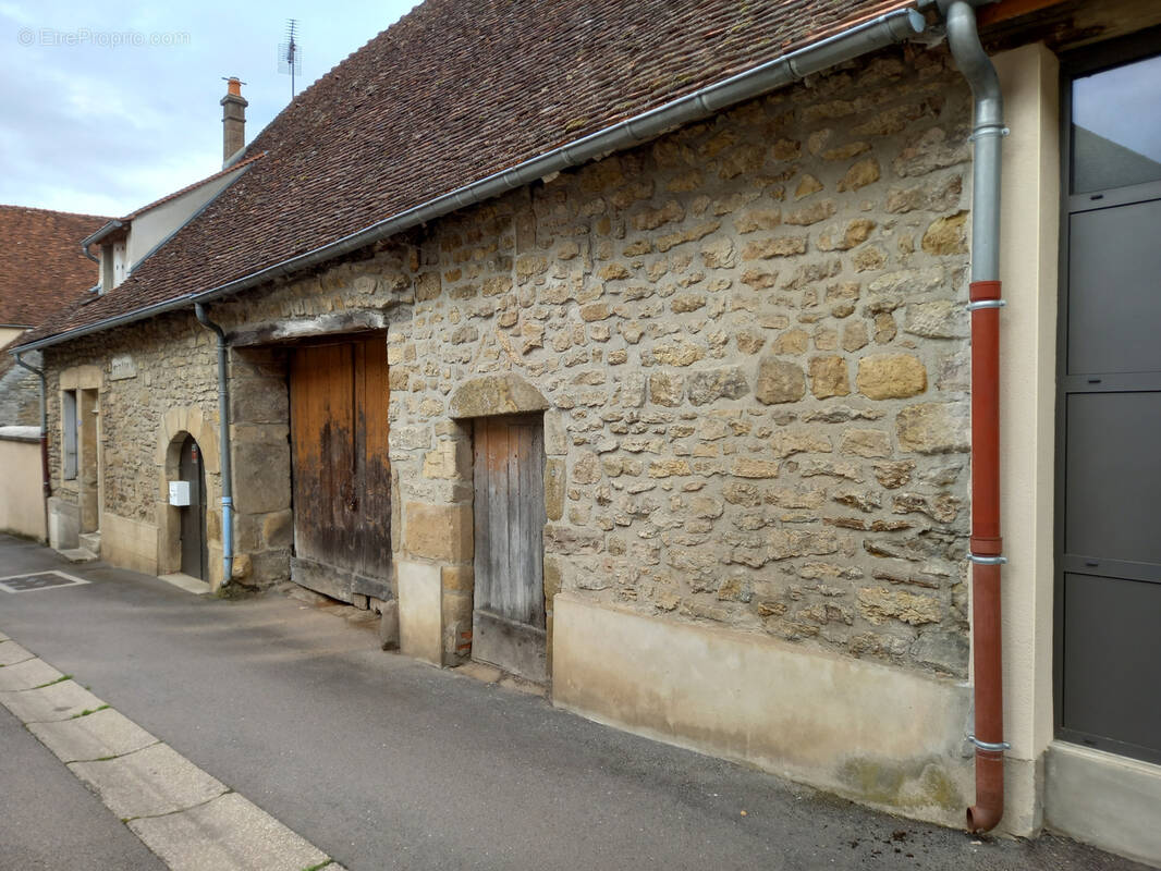 Parking à ARNAY-LE-DUC