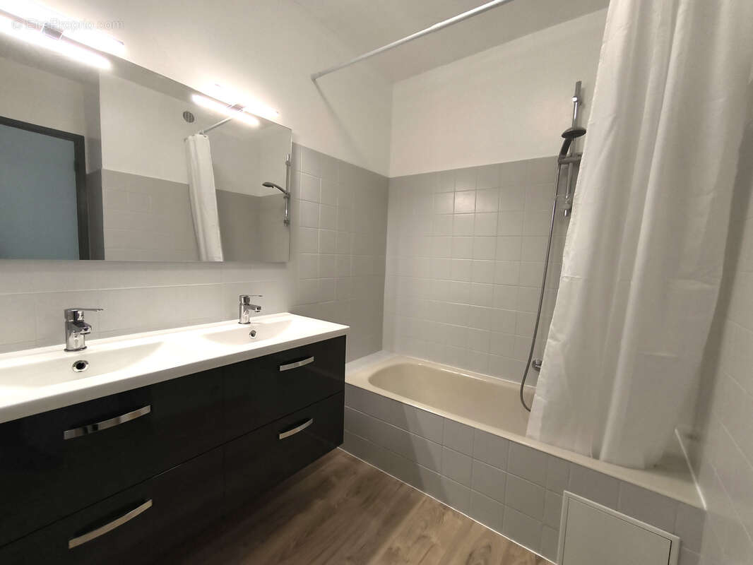 Appartement à VALLAURIS