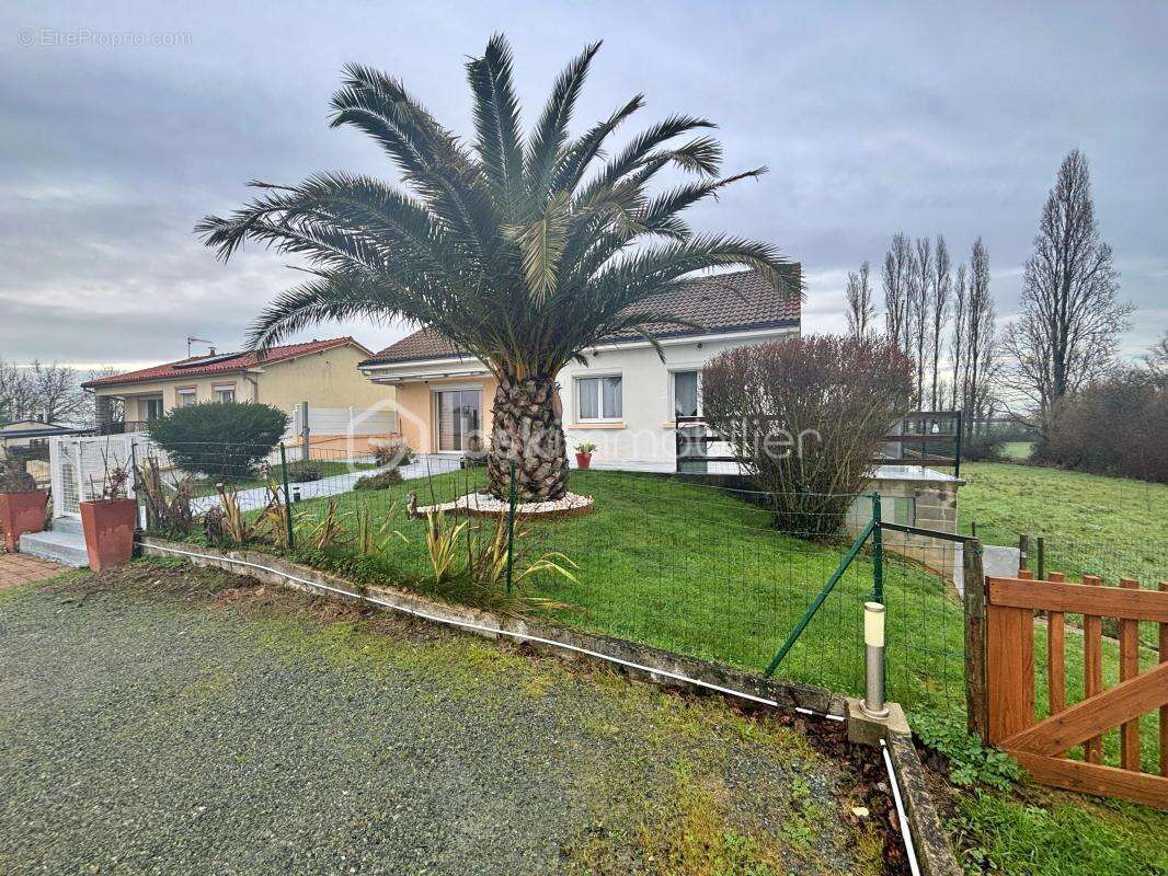 Maison à VENDRENNES